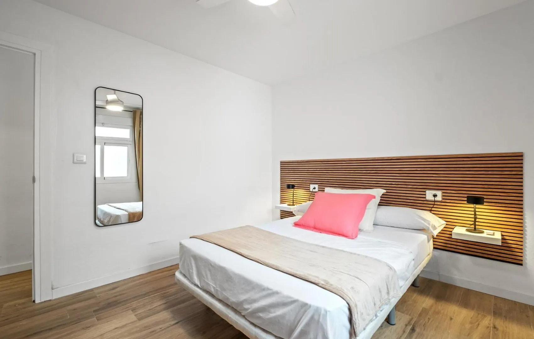 Apartment 3 Dormitorios, 2 Banos Y Balcon Malaga Spain